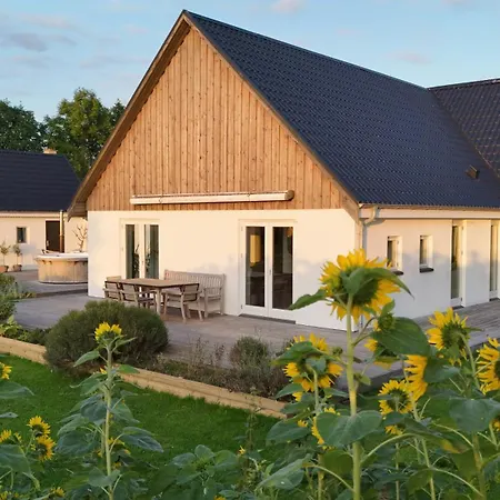 Semesterbostad Sea View, Nature Plot And Wellness At Karlby Klint